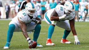 Pouncey injures hip, uncertain for Dolphins’ opener