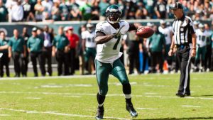Eagles’ Vick leaves game with rib injury