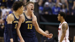 NCAA Recaps: South Carolina, Michigan pull upsets