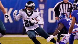 Eagles RB Sanders, RG Brooks injured, out vs. Giants