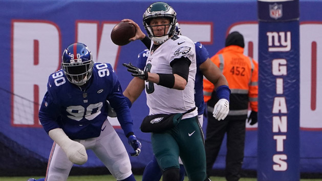 Dec 17, 2017; East Rutherford, NJ, USA; Philadelphia Eagles quarterback Nick Foles (9) throws a pass against the New York Giants in the second half at MetLife Stadium. Photo Credit: Robert Deutsch-USA TODAY Sports