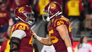 USC loses OLB Gustin to season-ending ankle injury