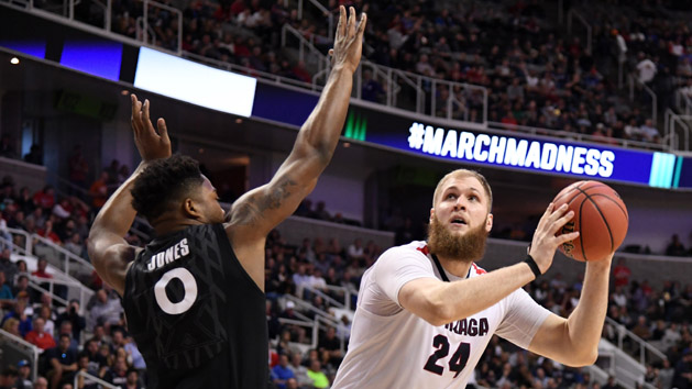 Mar 25, 2017; San Jose, CA, USA; Gonzaga Bulldogs center Przemek Karnowski (24) shoots against Xavier Musketeers forward Tyrique Jones (0) during the second half in the finals of the West Regional of the 2017 NCAA Tournament at SAP Center. Photo Credit: Kyle Terada-USA TODAY Sports