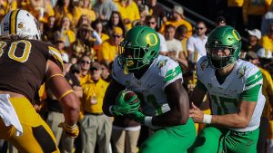 Oregon routs Wyoming to stay unbeaten