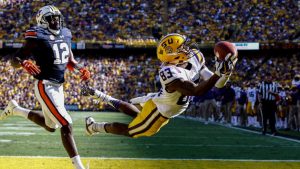 Top 25 Recaps: LSU upsets Auburn, Sooners hold on