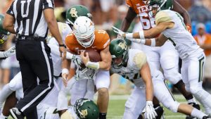 Texas’ Ehlinger leaves with shoulder injury