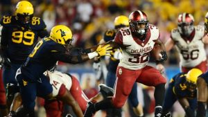 No. 4 Sooners wear down West Virginia, win 45-43