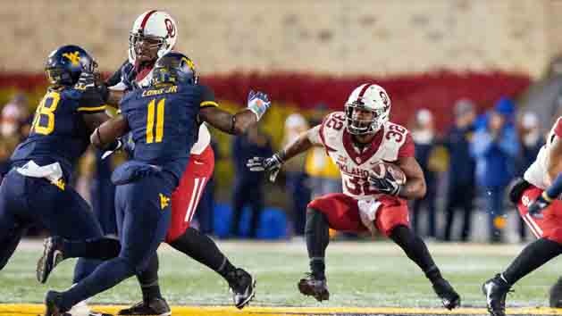 Nov 19, 2016; Morgantown, WV, USA; Oklahoma Sooners running back Samaje Perine (32) runs the ball during the second quarter against the West Virginia Mountaineers at Milan Puskar Stadium. Photo Credit: Ben Queen-USA TODAY Sports