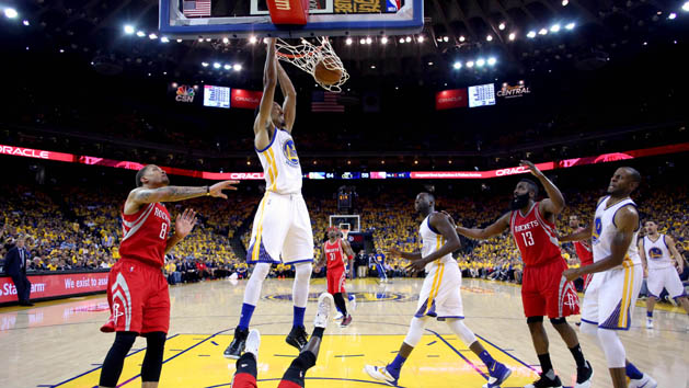 Apr 18, 2016; Oakland, CA, USA; Golden State Warriors guard Shaun Livingston (34) dunks the ball against the Houston Rockets in the first quarter in game two of the first round of the NBA Playoffs at Oracle Arena. The Warriors defeated the Rockets 115-106. Mandatory Credit: Cary Edmondson-USA TODAY Sports