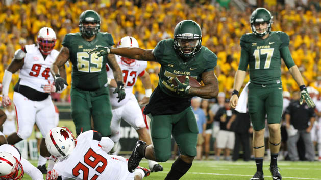 Sep 12, 2015; Waco, TX, USA; Baylor Bears running back Shock Linwood (32) goes around the left side for a touchdown during a game against the Lamar Cardinals at McLane Stadium. Baylor won 66-31. Mandatory Credit: Ray Carlin-USA TODAY Sports