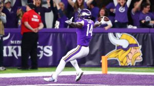Vikings put past behind them in stunning victory