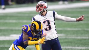 Titans sign K Gostkowski