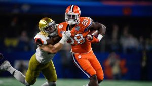 Clemson RB Feaster to transfer to South Carolina
