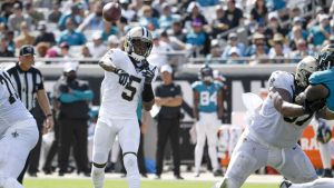 Saints bring four-game win streak to Chicago