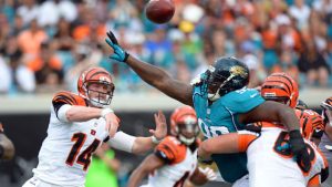 Broncos sign DT Knighton