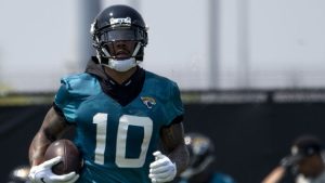 Jaguars sign veteran WR Pryor