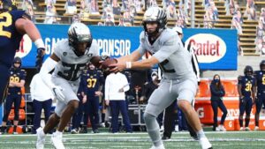 Oregon replaces Washington in Pac-12 title game