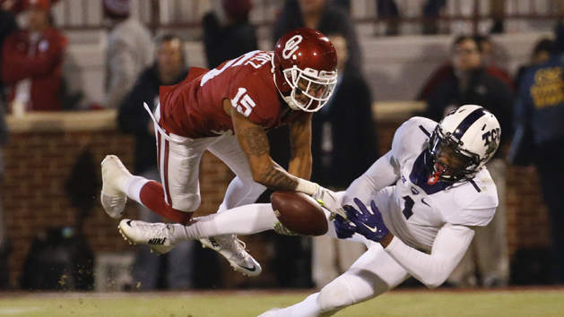 Nov 21, 2015; Norman, OK, USA; Oklahoma Sooners cornerback Zack Sanchez (15) breaks up a pass intended for TCU Horned Frogs wide receiver Emanuel Porter (1) during the second half at Gaylord Family - Oklahoma Memorial Stadium. Mandatory Credit: Kevin Jairaj-USA TODAY Sports